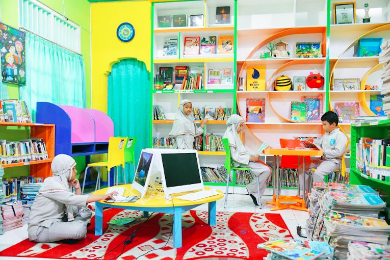 Membangun Lingkungan Belajar Digital di Sekolah